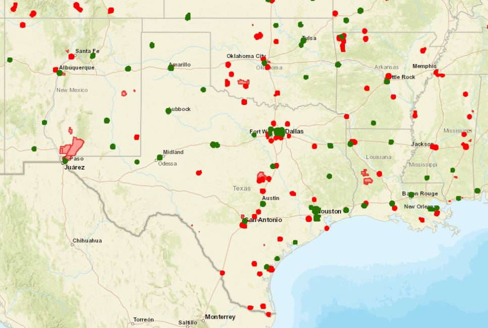 Part of the currently-active Wave 1 South Central area; LAANC-enabled facilities in green, manual authorization facilities in red. Image courtesy FAA.